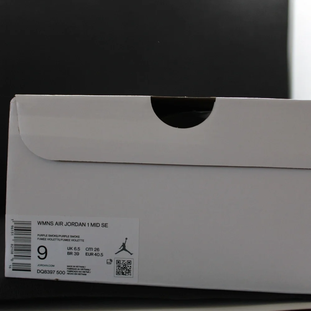 Women's Jordan 1 Mid SE Purple Smoke/White Size 9 - Picture 11 of 11